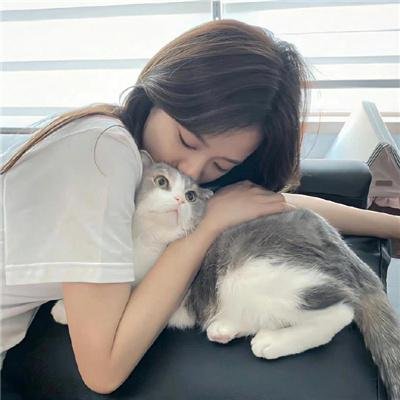 九顶假发的女孩